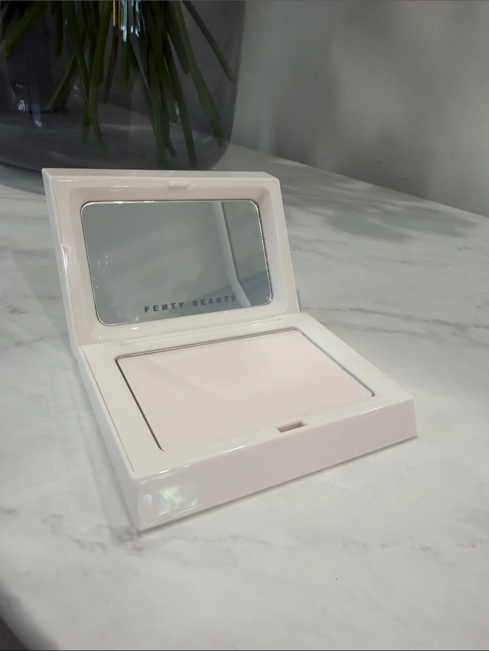 FENTY BEAUTY by Rihanna Invisimatte Blotting Powder